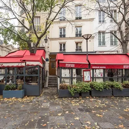Charming Le Marais Retro Apartment