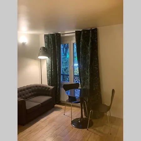 Charming Le Marais Retro Apartment Paris